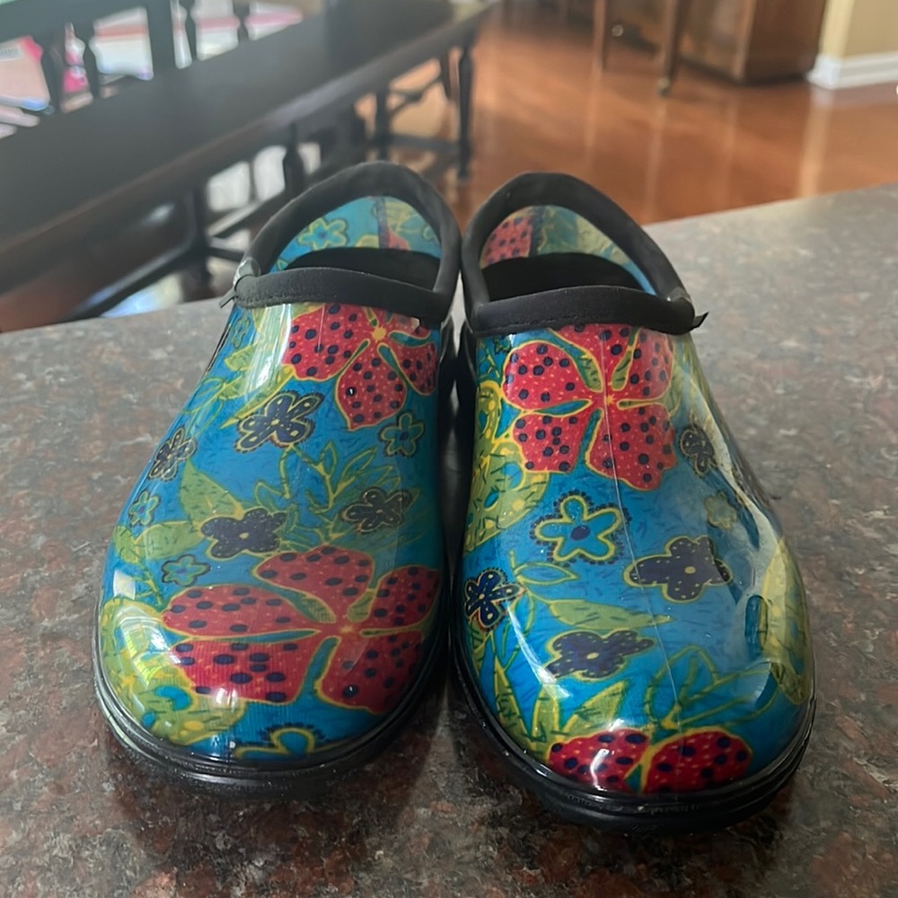 Women’s floral Sloggers - size 9